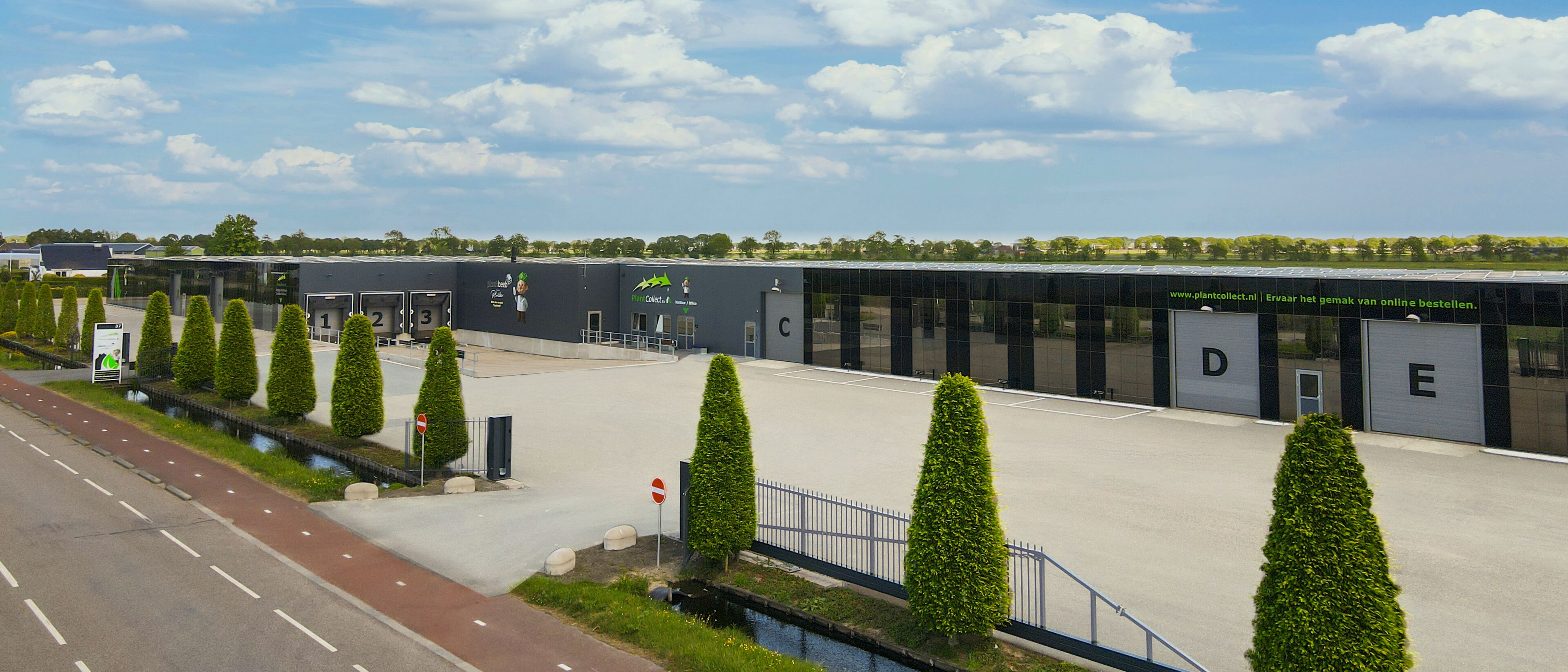 Het pand van Plant Collect aan de Voshol 37 in Boskoop